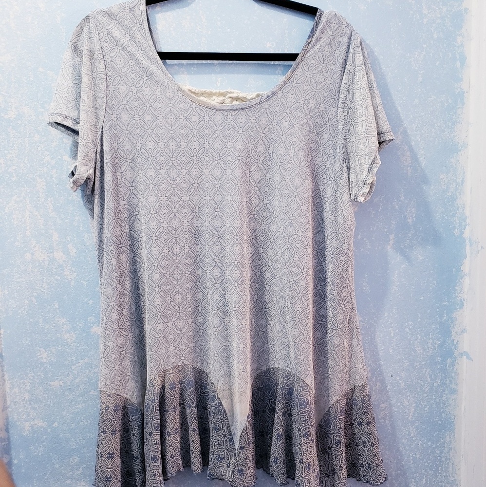 Skye's The Limit Printed Top Size 1x - image 1